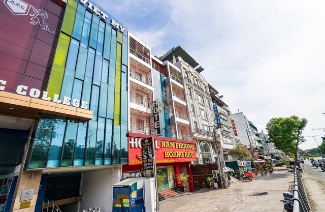 Family-Oriented Stay at Hoang Hau, Vietnam