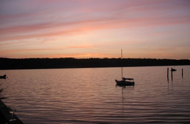 Family/Pet Friendly Home On 2.5 Miles Waterfront Neighborhood SPECIAL