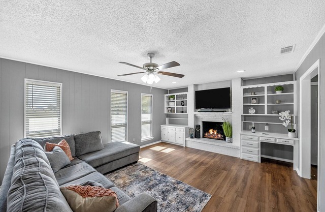Family & Pet Friendly Country Home by Lake Lavon & Historic Wylie Texas to shop!