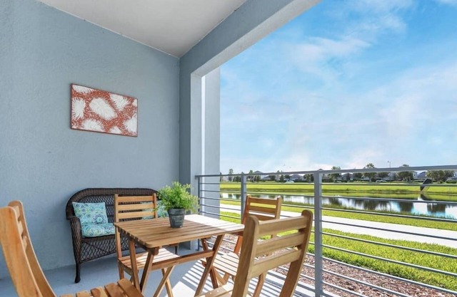 Family place gorgeous view 4 miles from Disney