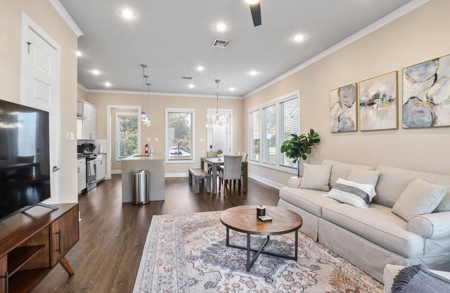 Family Ready Kitchen 3 BR/2.5 Baths