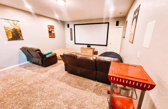 Family Retreat, Hot Tub, Movie Theater, Game Room