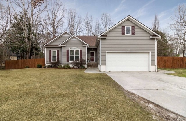 FAMILY RETREAT/PET FRIENDLY NEAR MILITARY BEACHES AND BASES