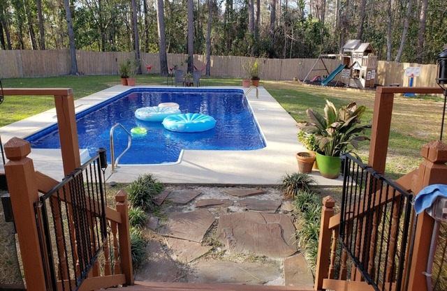 Family Retreat w/Heated Pool, Hot Tub & RV Hookup -15min to Wrightsville Beach!