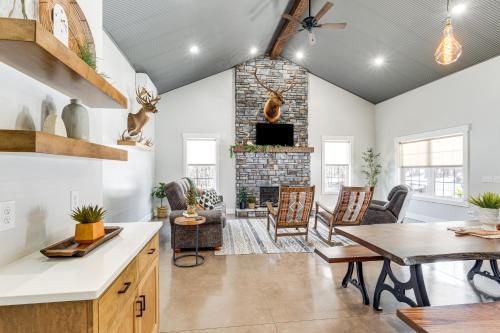 Family Retreat with Fire Pit and Yard in Mineral City