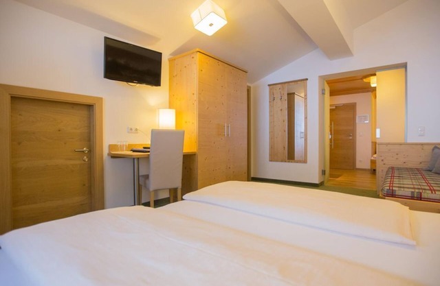 Family room (4-5 people) with 2 bathrooms - Ennskraxblick, Hotel