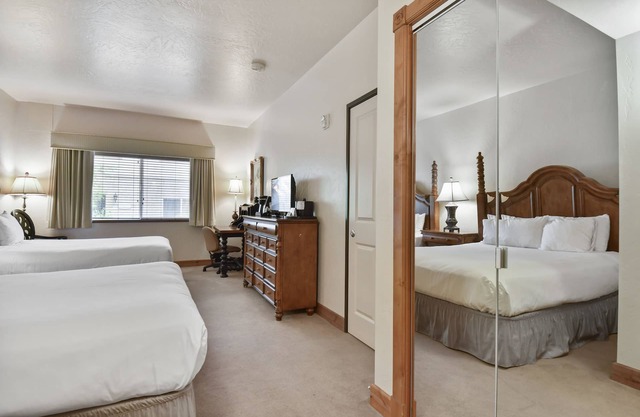 Family Vacation~Heated In/Out Pool, Tubing & Ice Skating Villa 1074