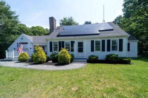 Family Vacation Rental Near Old Silver Beach, Massachusetts