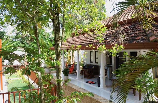 Family villa with safety pool, in the countryside, 15min from the beach