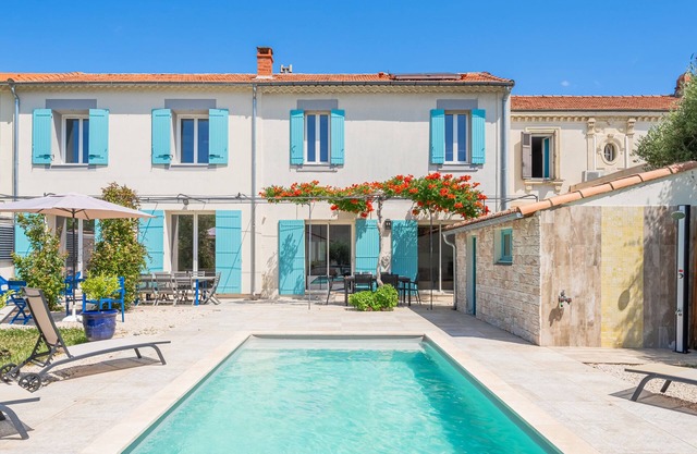 Family villa 5min from the center covered swimming pool, large garden, pergolas, garages