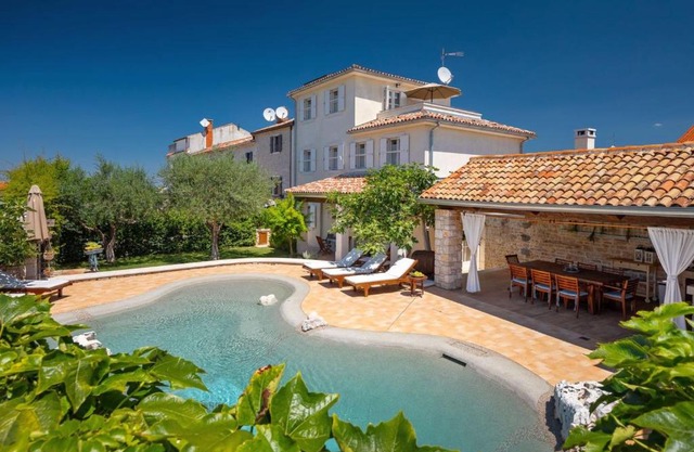 Family villa Elizabeta with pool in Umag