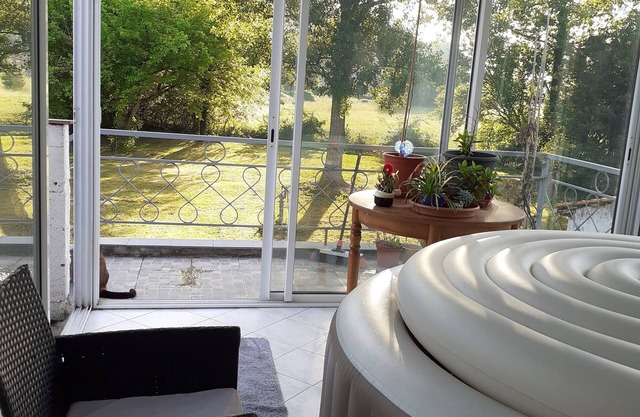 Family villa, ideal for relaxing with swimming pool and jacuzzi.