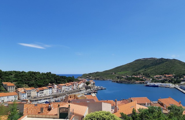 Family villa with pool Sea view near port and coves
