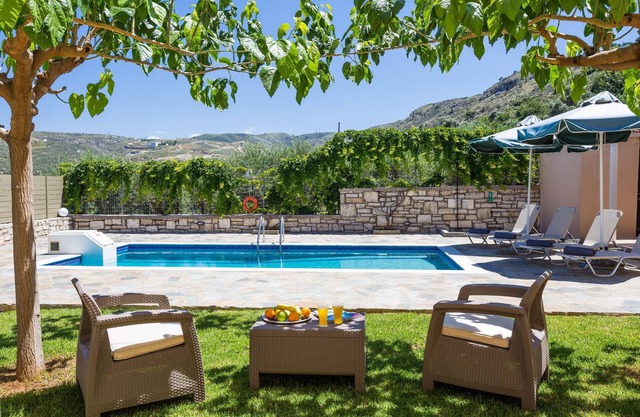 Family Villa with private Pool, childrens Playground and Ping Pong Table