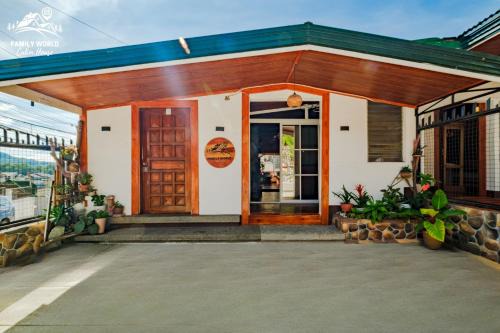 Family World Cabin House - Baguio City