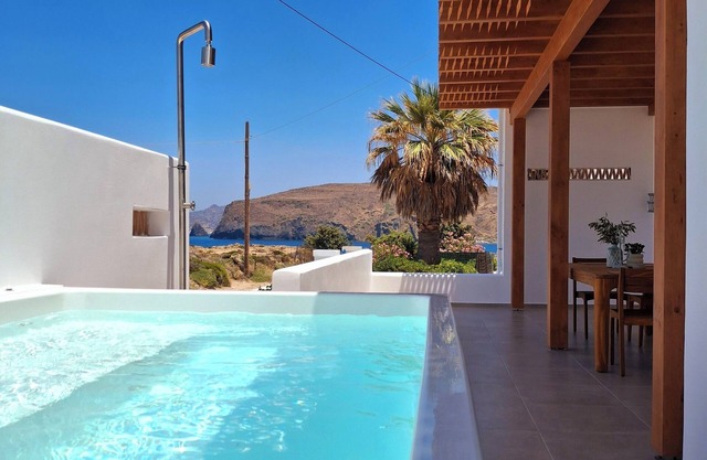 Famly Apartment with Sea View & Plunge Pool (Ground Floor)