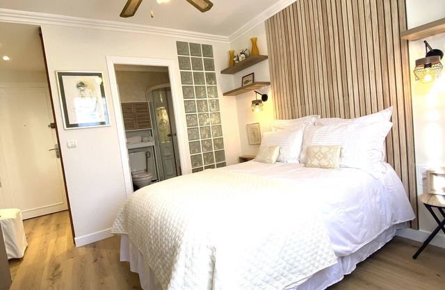 Famous Croisette first line Beach studio