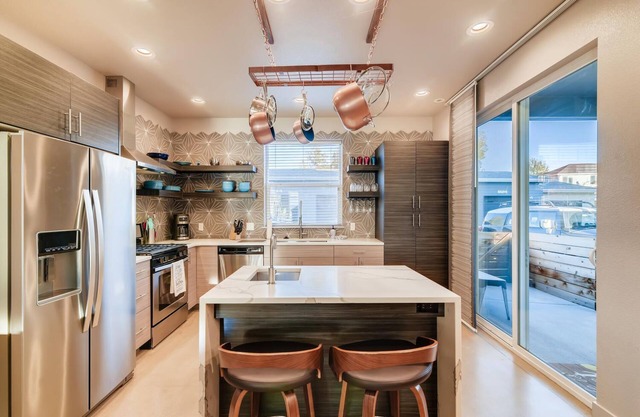 Fancy Townhome Near Old Town, Breweries and River!