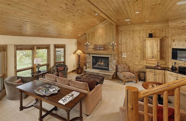 Fanny Hill Mountain Townhome Near Village Mall by The Woodrun V Townhouses by RedAwning