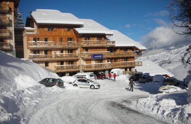 Fantastic chalet apartment sleeping 8 people with stunning views of Mont Blanc