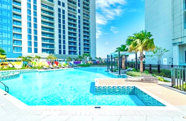 Fantastic Downtown-Skyline and Sea-View, 44th. floor, Pool, Gym, Luxury Studio