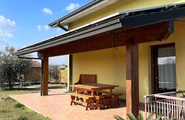 Fantastic family home with pool, 5 minutes from Desenzano.