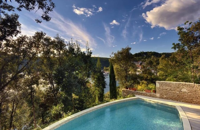 Fantastic Finca directly at Adriatic Sea with private pool