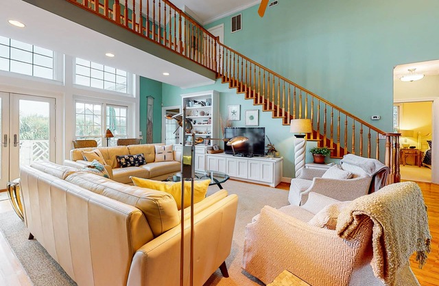 Fantastic House 1 Block From Beach w/Beach View, Free WiFi, Patio