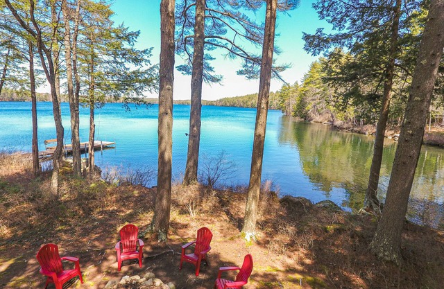 Fantastic lakefront escape with large deck, private dock, fast WiFi, & gas grill