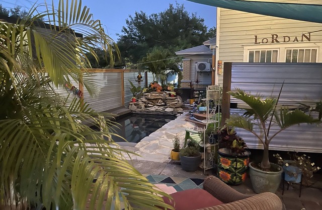 Fantastic location! Close 2 Beach+museums+events + 2 bikes!