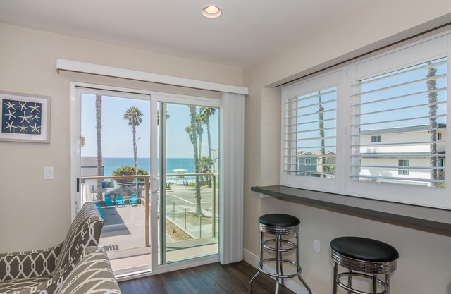 Fantastic Oceanside Condo Across Street From Beach w/Free WiFi & Private W/D
