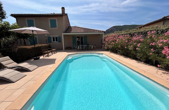 Fantastic Villa on luxury park private pool heated air conditioning 's etc