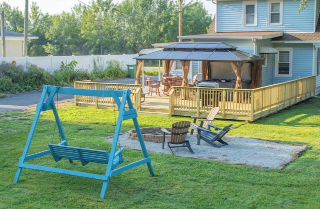 Farm house with hot tub by camp perry