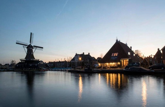 Farm in Woudsend, Friesland, with bar and jetty