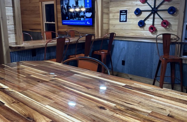 Farmhouse 6 acres-Gameroom-SNP-Luray Caverns-Snow tubing-skiing less than 20 min