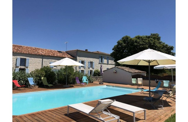 Farmhouse apartment, heated swimming pool, garden - Le Galet