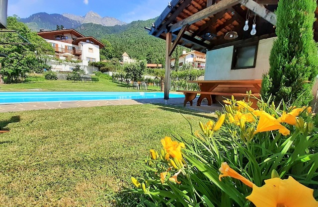 Farmhouse 'Fröhlichhof Pergola' with Mountain View, Shared Pool and Wi-Fi