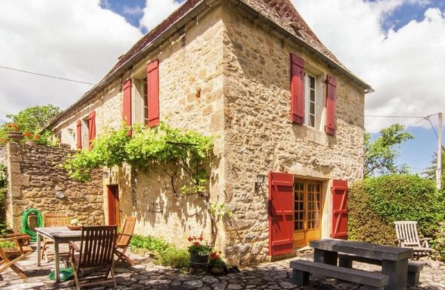 Farmhouse in Saint Cybranet with Private Garden