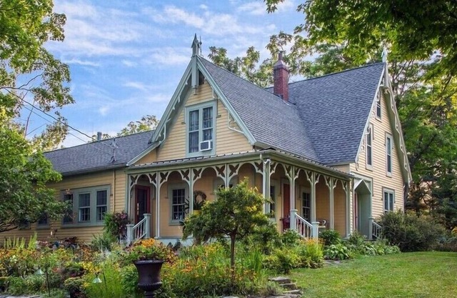 Farmhouse Luxury Sleeps six Great location Majestic views and cozy atmosphere