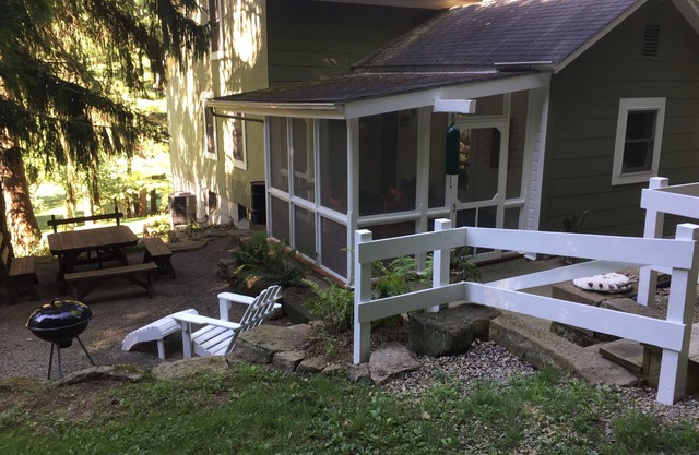 Farmhouse on 300 acres with 2 lakes near the heart of Amish Country