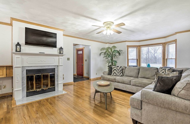 Farmhouse on 5 Wooded Acres w/Hiking On-Site!