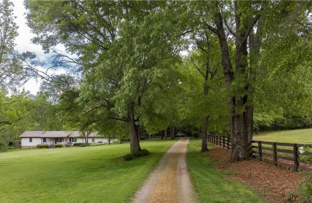 Farmhouse retreat near Serenbe
