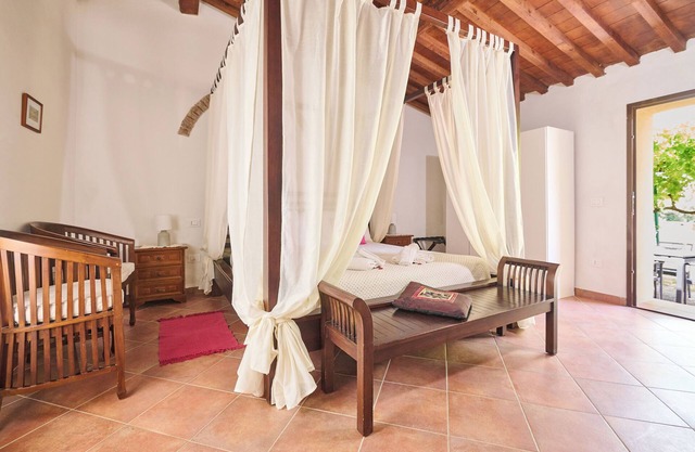 Farmhouse 'Venere' with Shared Pool, Wi-Fi and Air Conditioning