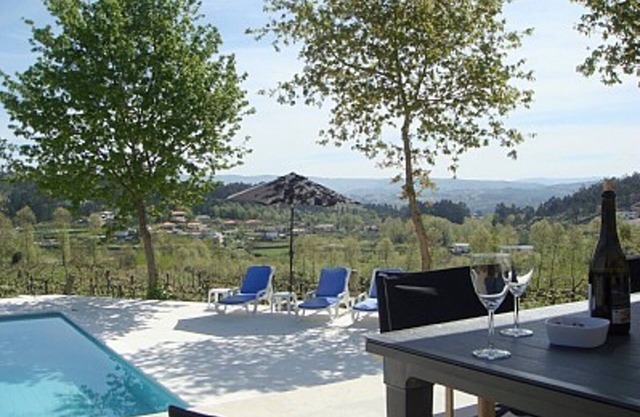 Farmhouse with pool, vineyard 5 acres, 40 km from Porto, Douro river 24Km