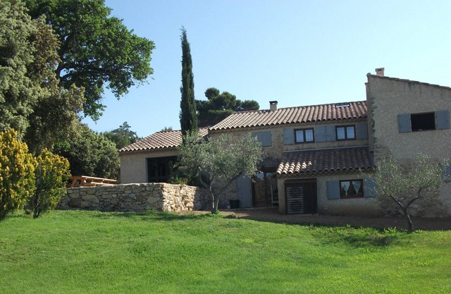 Farmhouse with tradition, Provençal accommodation of the Luberon area