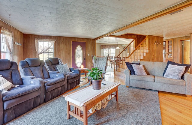 ‘Farmyard Stays’ Dundee Home Near Hiking