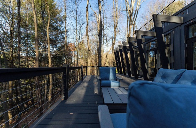 Fauna Bluff, A cliffside 2-bedroom modern cottage overlooking a bubbling stream.