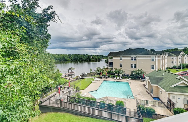 Fayetteville Autumn Escape: Lake Views + Home Gym