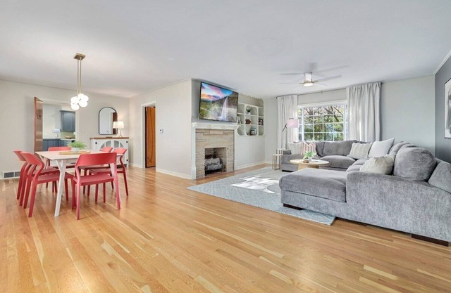 Fayetteville Flashback - 2 Mi to Downtown