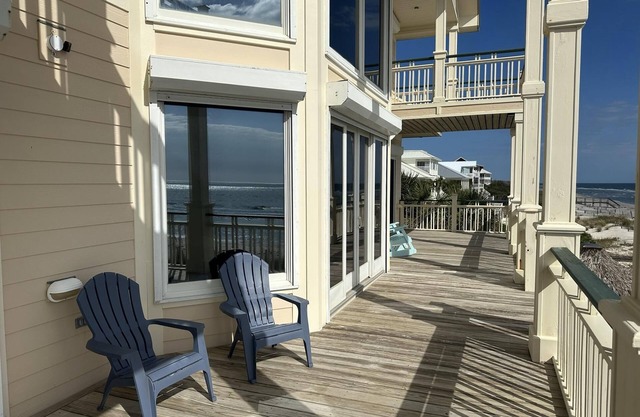 FEELIN' BETTER Large Home w/Elevator, Private Office & Balcony views of SGI